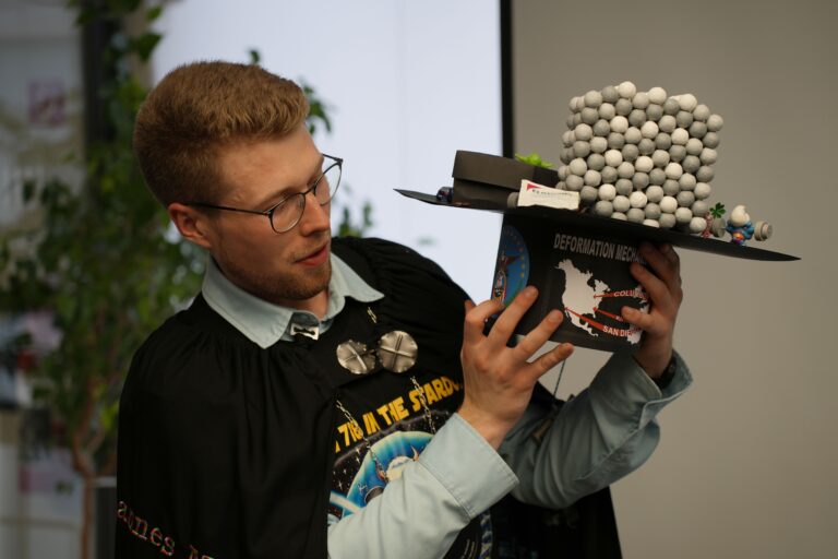 Andreas Bezold: Dissertation with Distinction and DGM Young Scientist Award